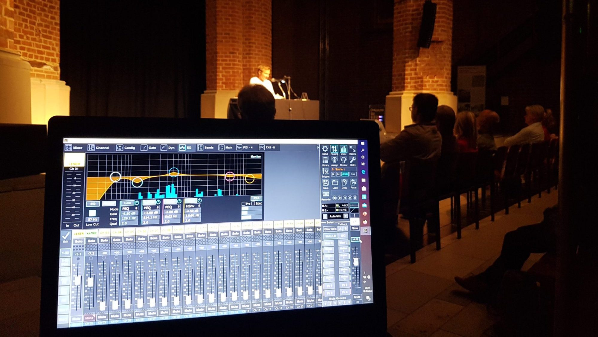 Bild zeigt Kontrollmonitor eines Tontechnikers